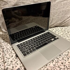 Apple MacBook Pro - Classic Silver Finish